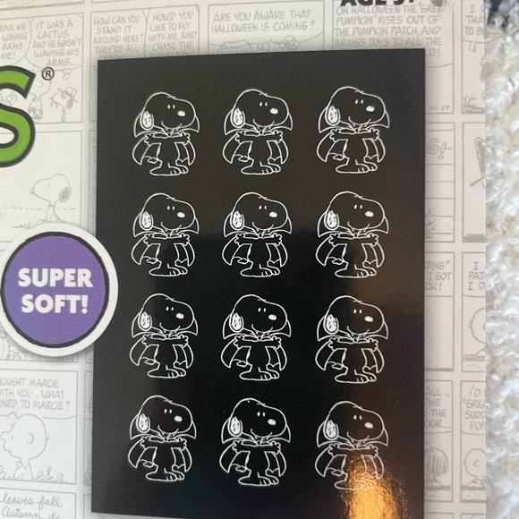 Snoopy Halloween vampire reversible throw blanket black and white 50 x 70 inches - Picture 3 of 4